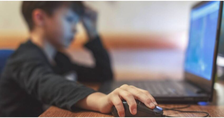 Juez federal en Florida bloquea ley que impedía el acceso de menores de edad a las redes sociales menor de edad-redes sociales