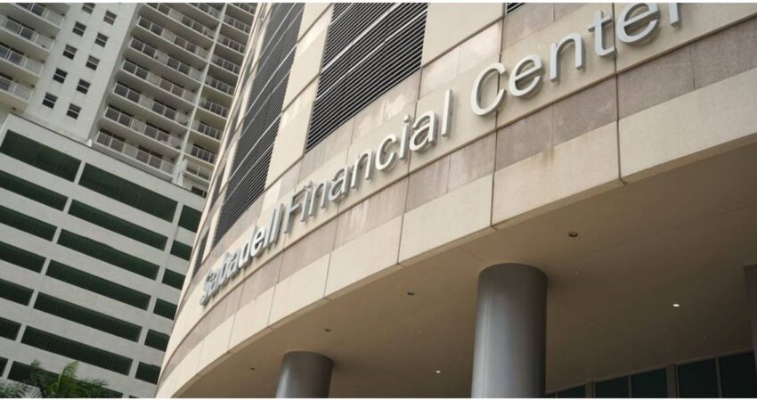Multimillonario Amancio Ortega negocia la compra de un rascacielos en Brickell por 275 millones de dólares, reforzando su apuesta por Miami Sabadell Financial Center