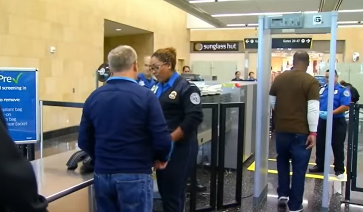 EE.UU. podría flexibilizar las restricciones sobre líquidos en el equipaje de mano: se anticipan cambios en los aeropuertos image