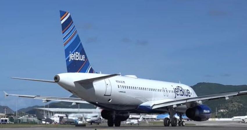 Avión de JetBlue se sale de la pista durante maniobra de despegue en aeropuerto de Orlando jetblue
