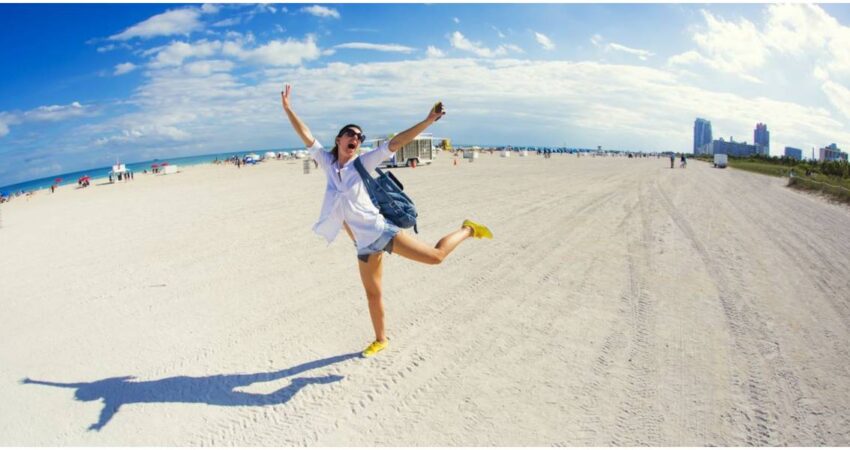 Florida se posiciona en el número 20 de los estados más felices de Estados Unidos Mujer feliz en Miami