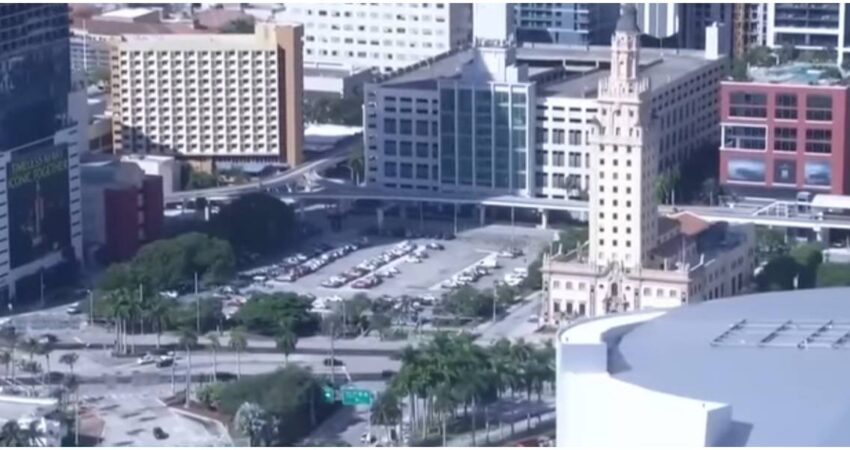 Batalla legal en Biscayne Boulevard: bloquean la cesión del terreno para la biblioteca de Trump en Miami Miami (1)