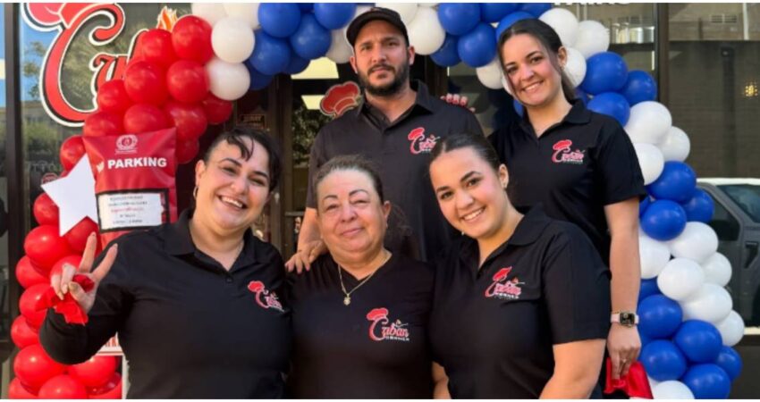 "De un puesto callejero a su propio restaurante": familia cubana inaugura restaurante en Carolina del Sur a tan solo pocos aรฑos de llegar a EE.UU familia cubana (2)