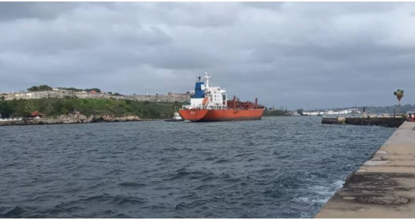 Cuba le debe a México alrededor de 1.500 millones de dólares por concepto de petróleo y diésel barco petrolero