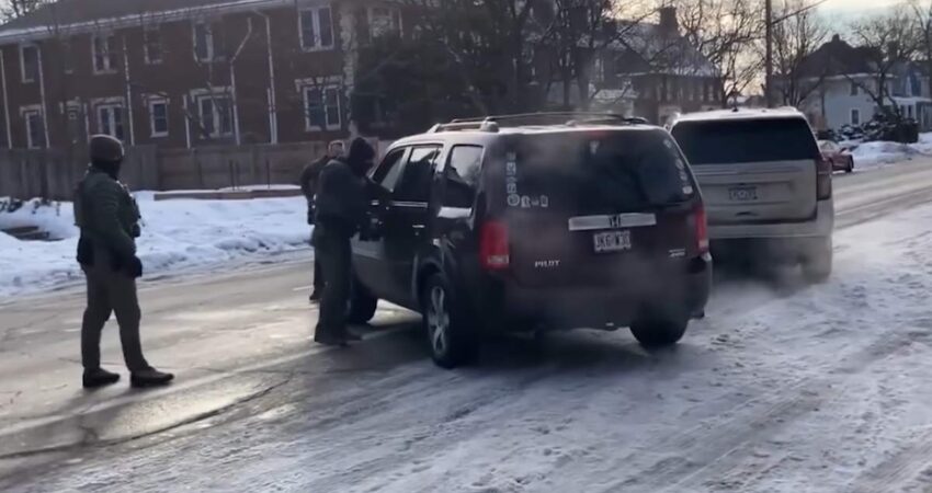 ICE Cuestionado: esto es lo que se sabe de la mujer que murió en un operativo migratorio en Minneapolis mineapolis