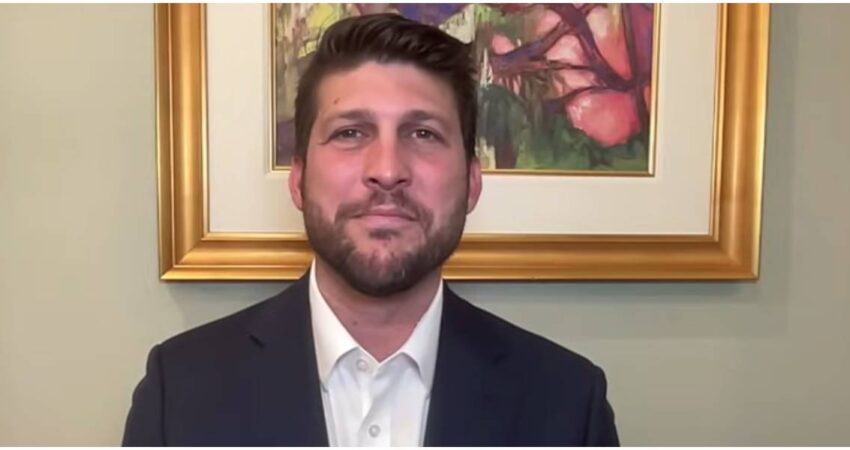 Escaneaba condimentos de 99 centavos y salía con cientos de dólares en tarjetas: así operaba el sospechoso arrestado en Florida James Uthmeier