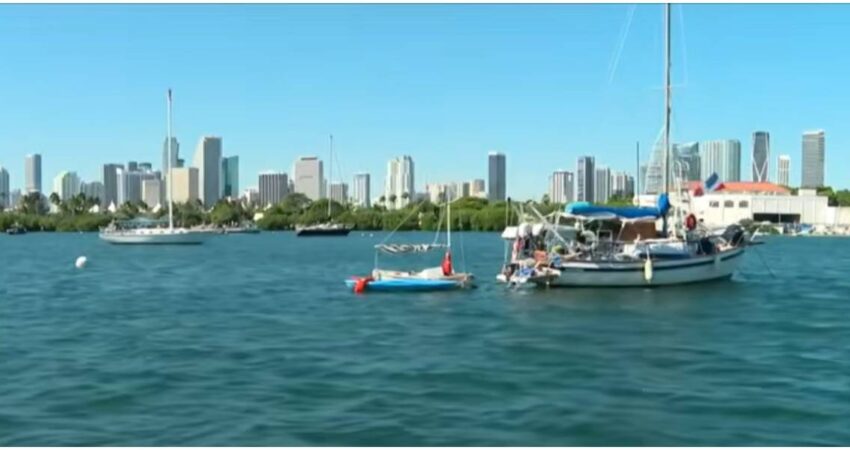 Un padre fallecido y su hijo lesionado son parte de la tragedia en Miami Beach. Buscan la embarcación que huyó del lugar del accidente Botes en Bahía de Biscayne