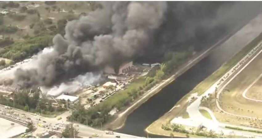 Emergencia de cuatro alarmas en Miami-Dade: así es el devastador incendio que moviliza a decenas de bomberos incendio en Miami-Dade