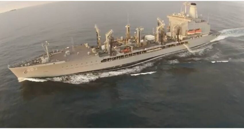 EE.UU. mueve buques de guerra cerca de Cuba y dispara la tensiรณn en el Caribe USNS Laramine