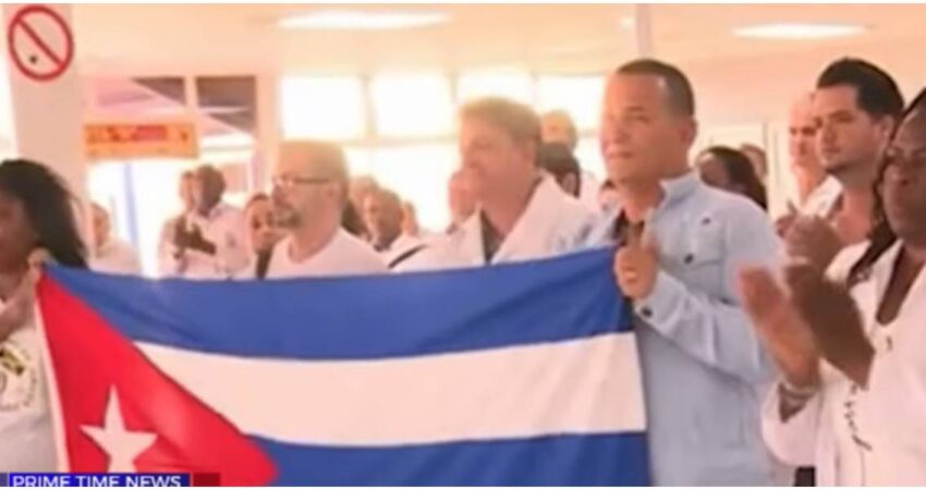 Jamaica contrató directamente a más de 40 médicos cubanos que no quisieron regresar a la isla Médicos cubanos en Jamaica