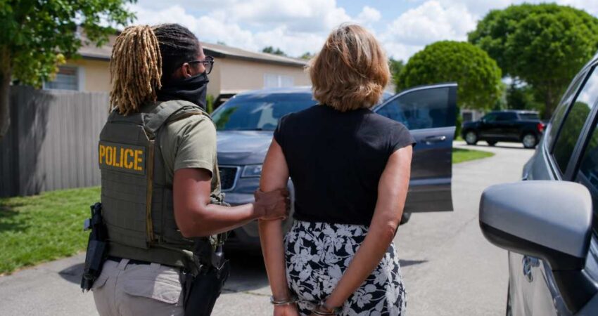 Arrestan en Florida a hermana de alto funcionario de GAESA tras revocación de su Green Card arrestan-gaesa
