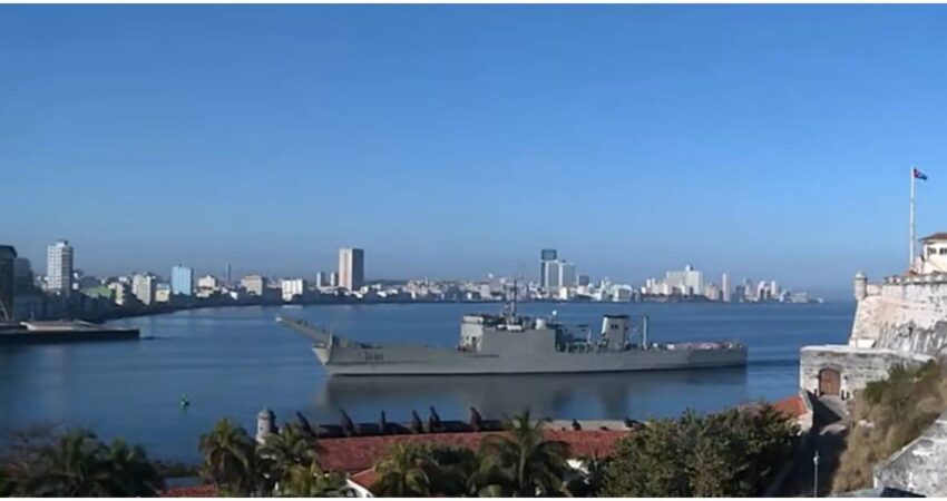 México envía a Cuba ayuda humanitaria compuesta por arroz, leche y frijoles para aliviar la escasez de alimentos barco mexicano en La Habana