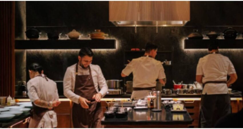 De la escasez en Cuba a la élite mundial: chef cubano en Florida conquista una estrella Michelin histórica Cocineros en Restaurante Emelina