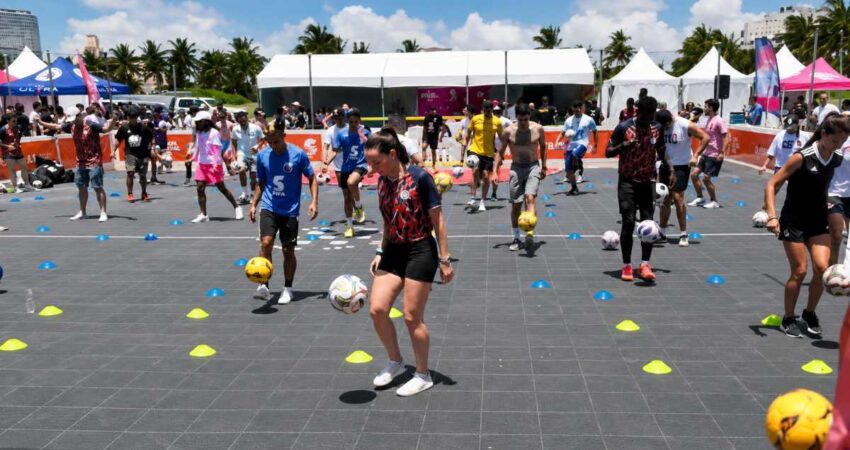 Miami Beach rompe rรฉcord Guinness con mรกs de 500 personas dominando balones al mismo tiempo balonmiamibeach