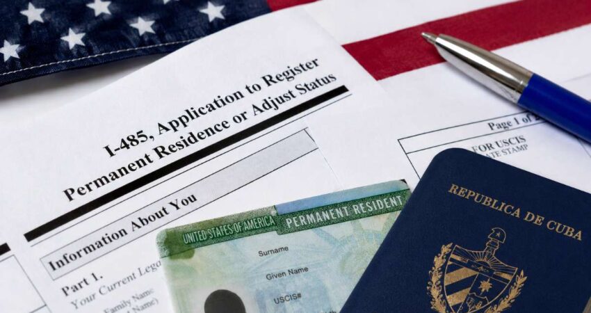 Cubanos podrรญan enfrentar esperas de hasta 24 meses para obtener la residencia bajo la Ley de Ajuste Cubano leyajustecubano