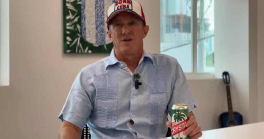 Vuelve un sabor de la Cuba que muchos recuerdan: cerveza Crystal renace en Miami despuรฉs de dรฉcadas de espera Manny Portuondo