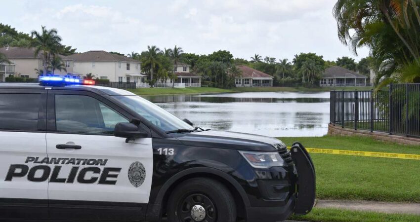 Niรฑa de 4 aรฑos muere ahogada en un lago detrรกs de su casa en el Sur de Florida plantation