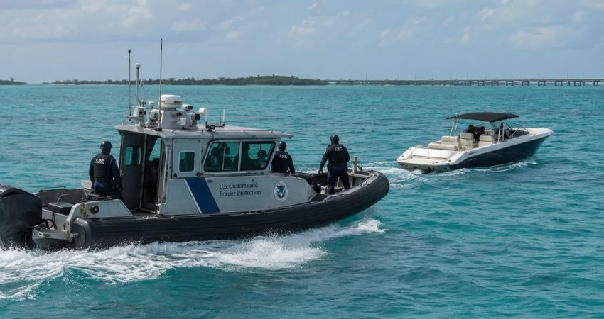 CBP podrรก interceptar embarcaciones hasta 24 millas de las costas de Florida: asรญ funcionarรก CBP