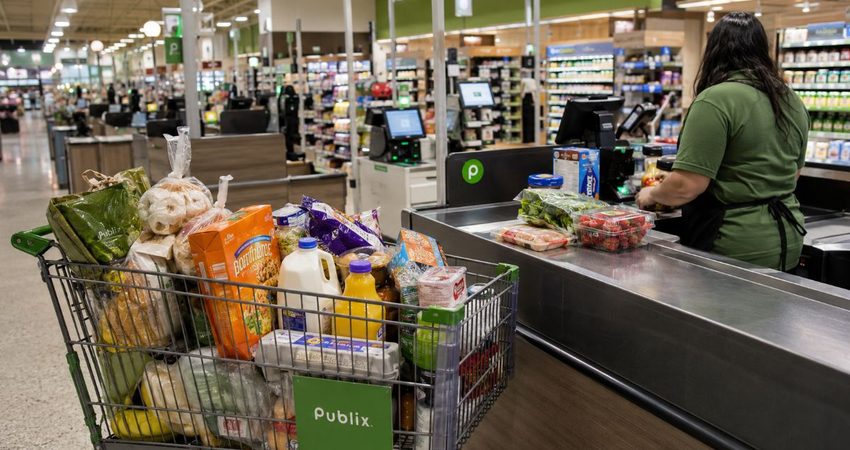 Publix elimina una histórica regla de sus cajas exprés y el cambio comenzó en Miami Publix