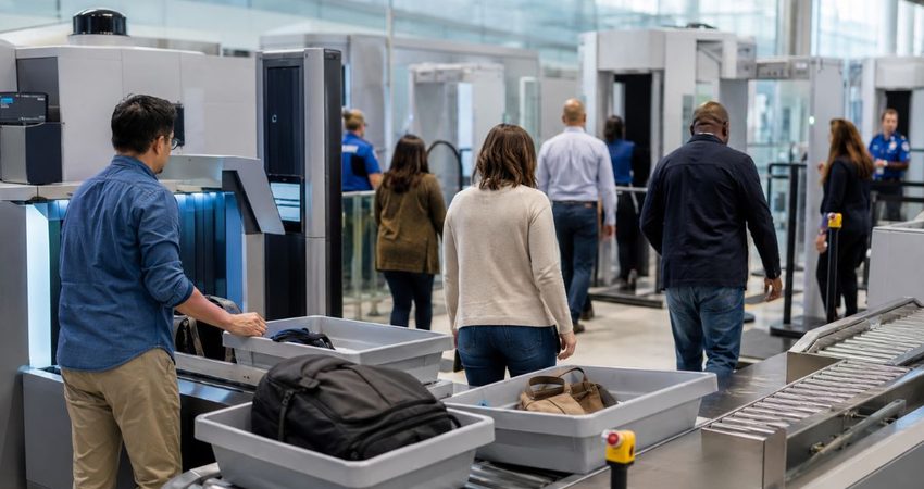 TSA prepara una transformaciรณn de los controles en aeropuertos: estos son los cambios que podrรญan notar los pasajeros TSA