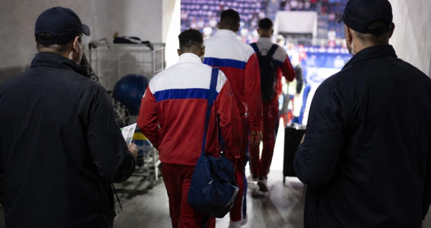 Escándalo en Santo Domingo: agentes cubanos se habrían infiltrado en los Juegos Centroamericanos y del Caribe para impedir fugas de atletas deportistas cubanos perseguidos por agentes cubanos