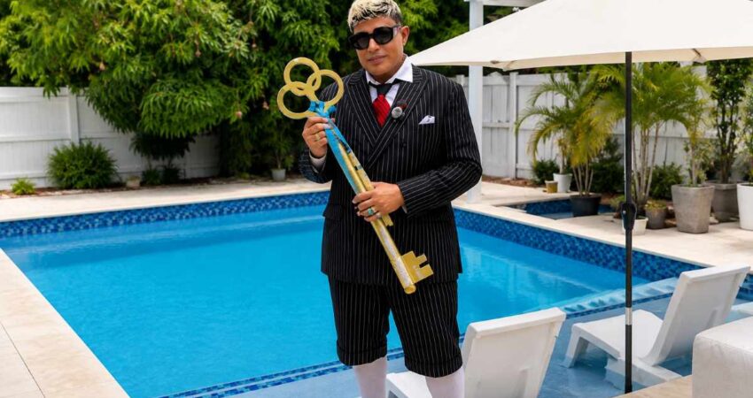 Cantante cubano Eduardo Antonio estrena casa en Miami y presume su nuevo hogar junto a Roy García divoplacetas