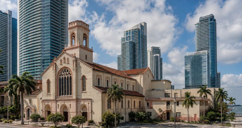Iglesia histórica de Brickell queda en medio de una batalla por torre Nobu y venta de $240 millones iglesia-brickell-