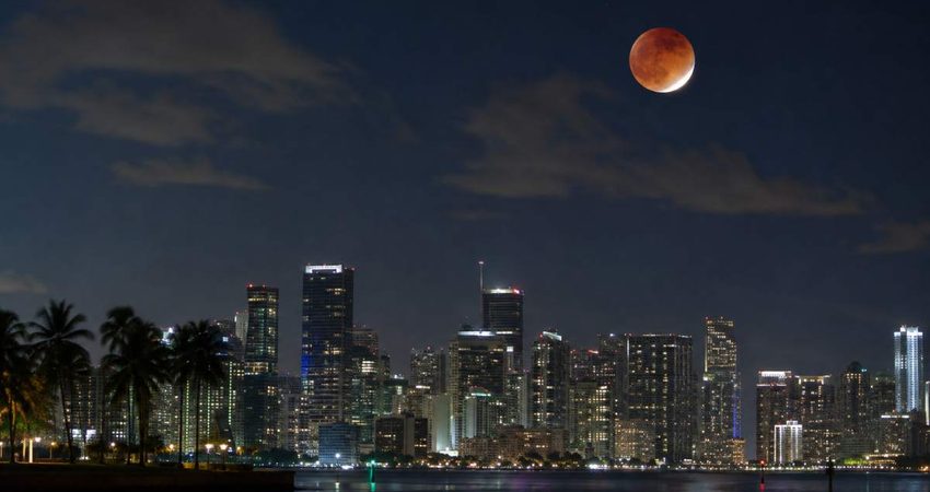 Eclipse lunar cubrirá el 96% de la Luna y será visible desde Miami este jueves lunamiami