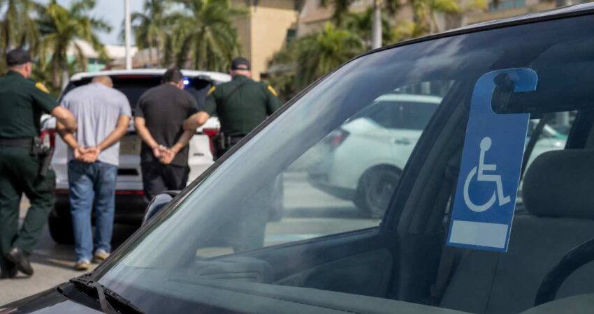 Vendían permisos de estacionamiento para discapacitados por $200: 11 arrestados en Miami-Dade miami-dade-parqueos