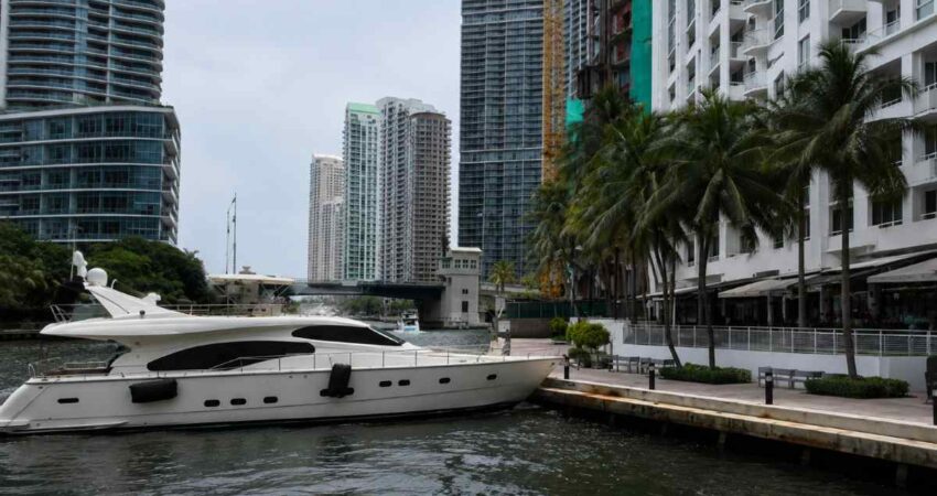 Emergencia en una yate de lujo en Brickell deja cuatro personas hospitalizadas en Miami yate-miami