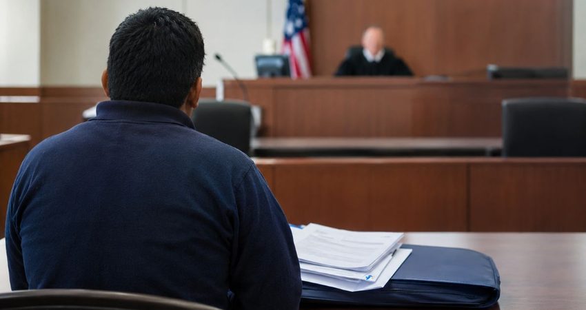 Nuevo informe revela un escenario crítico para quienes solicitan asilo en EEUU: jueces rechazaron 94 de cada 100 casos en junio de 2026 Corte de inmigración
