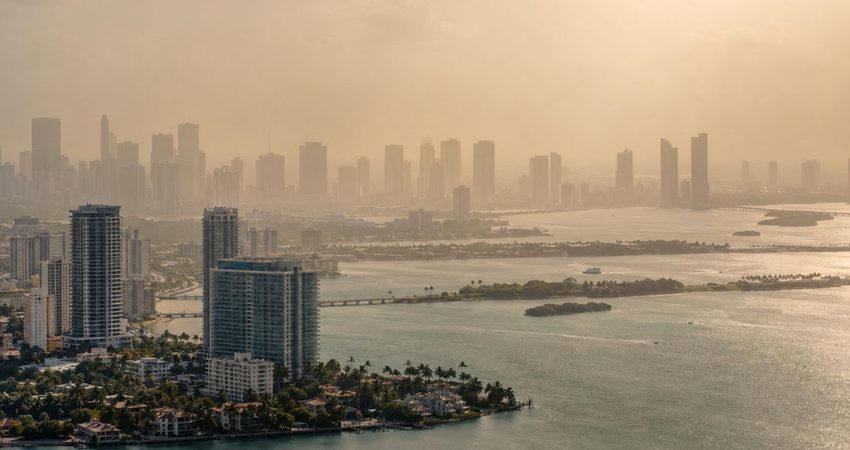 Miami bajo la bruma: polvo del Sahara avanza sobre el Caribe y alcanza el sur de Florida Polvo del Sahara