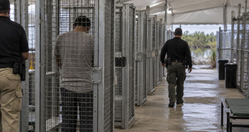 Inspector del DHS confirma una práctica inédita y peligrosa en “Alligator Alcatraz” alligator alcatraz