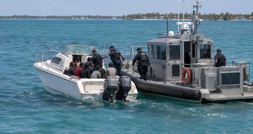 Interceptan cerca de Florida una embarcación con 22 migrantes; un cubano fue detenido como presunto traficante interceptados