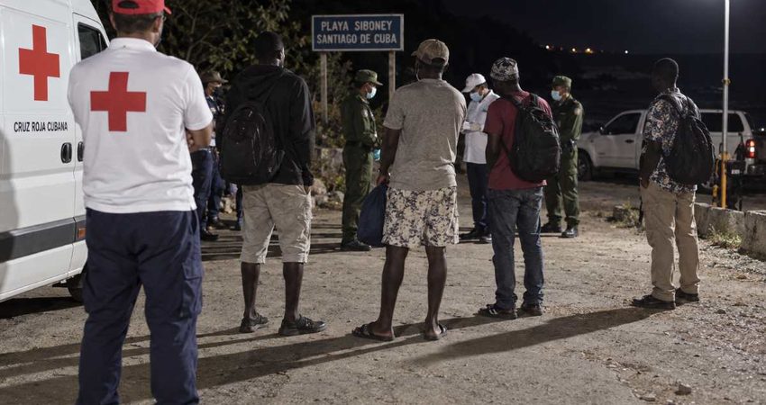 Iban rumbo a Estados Unidos: 17 haitianos llegan a Cuba tras siete días a la deriva playasiboneysantiagodecuba