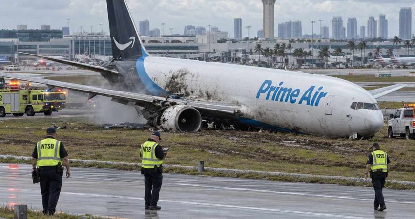 ¿Tocó tierra demasiado tarde? La maniobra que investigan tras el accidente del avión de Amazon en Miami primeair1