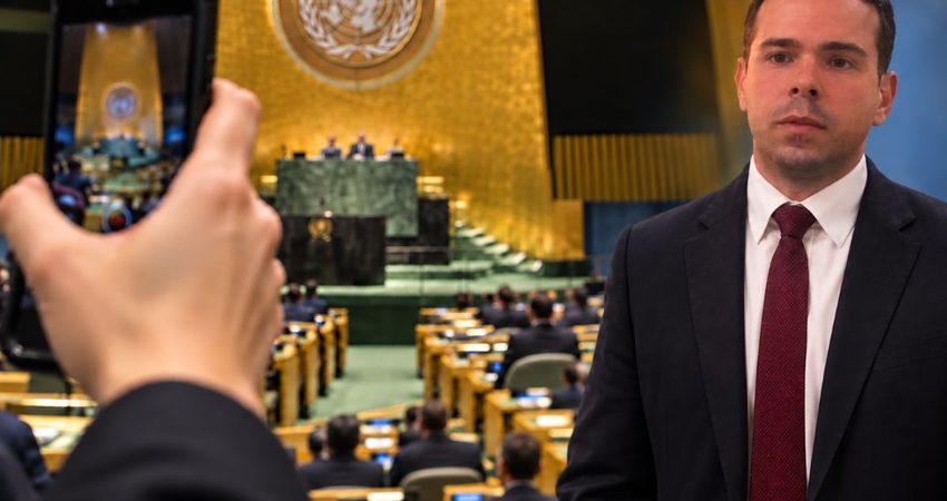 Incluyen en la lista de represores cubanos a violento diplomático señalado por el altercado en la ONU Retrato y teléfono en la ONU