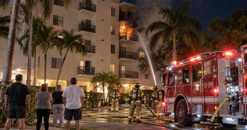 Humo y rescates de madrugada en Miami: incendio en edificio deja a 15 personas fuera de sus hogares incendio